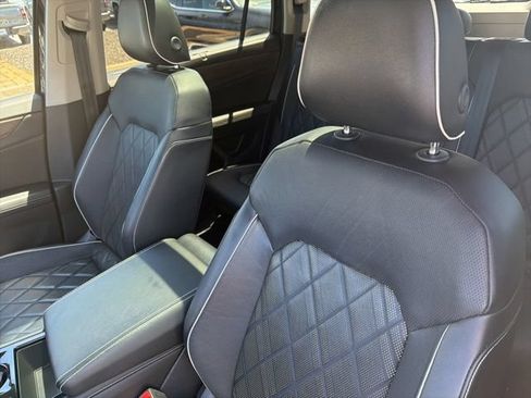 Used 2024 Volkswagen Atlas SEL Premium R-Line AWD/4WD image 17