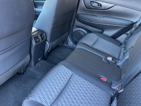 Used 2020 Nissan Rogue S image 13