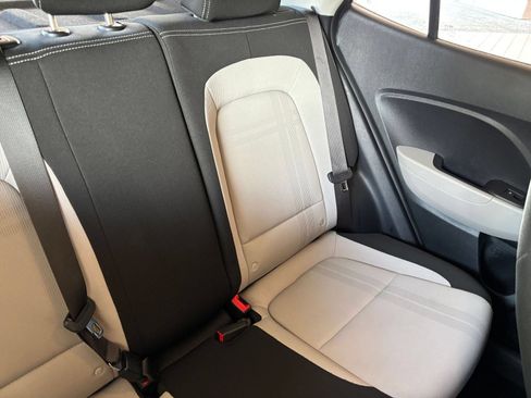 Used 2025 Hyundai Venue SEL FWD image 37