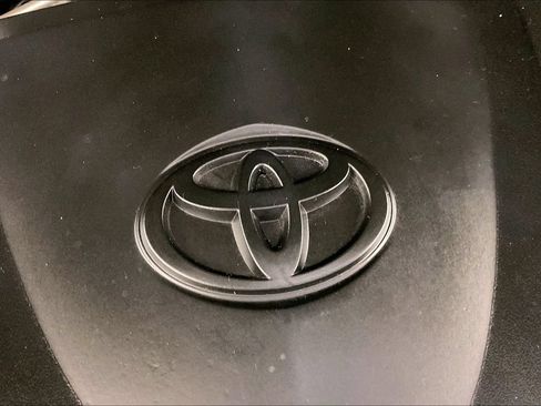 Used 2019 Toyota RAV4 XLE Premium w/ Cold Weather Package AWD/4WD image 32