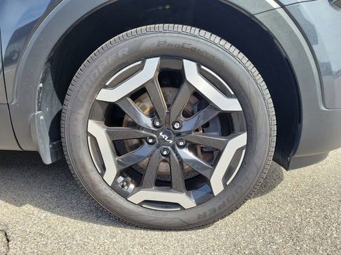 Used 2024 Kia Telluride EX w/ EX Captain's Chair Package image 5