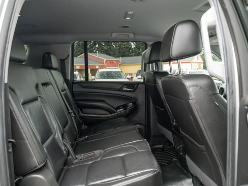 Used 2019 Chevrolet Suburban LT RWD image 12