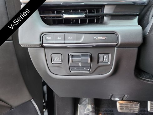 Used 2024 Cadillac Escalade ESV V w/ Heavy-Duty Trailer Package image 23