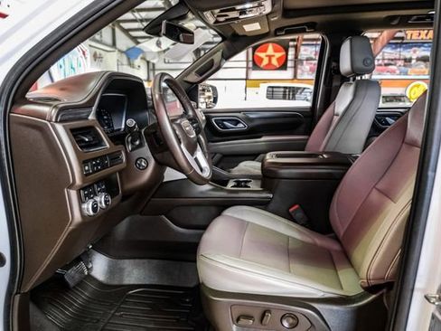 Used 2022 GMC Yukon XL SLT w/ SLT Premium Package image 7
