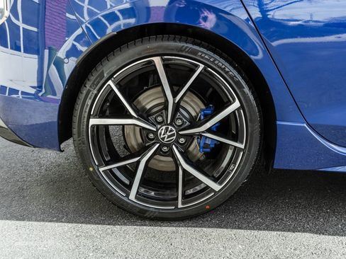 Used 2024 Volkswagen Golf R image 29