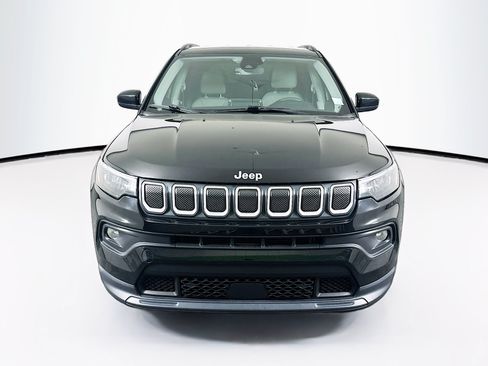Used 2022 Jeep Compass Latitude w/ Convenience Group FWD image 2