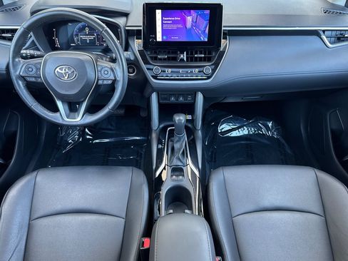 Used 2023 Toyota Corolla Cross XLE w/ Convenience Package FWD image 16