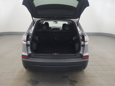 Used 2019 Jeep Cherokee Latitude Plus w/ Cold Weather Group image 29