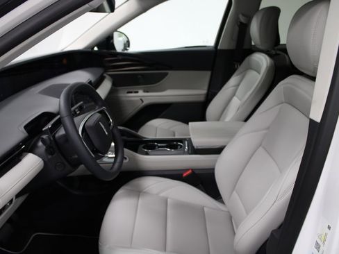 New 2026 Lincoln Nautilus Premier image 18