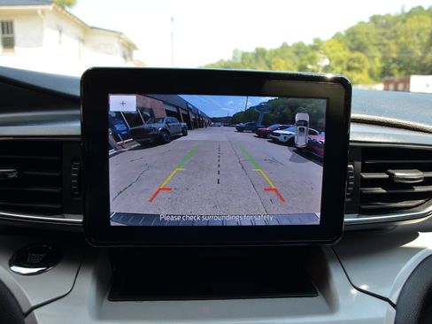 Used 2023 Ford Explorer XLT w/ Equipment Group 202A image 12