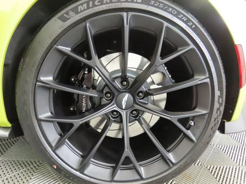 Used 2025 Aston Martin V8 Vantage Coupe image 26