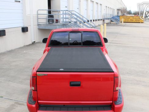 Used 2001 Chevrolet S10 Pickup Xtreme w/ Preferred Equipment Group image 8