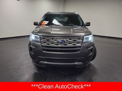 Used 2018 Ford Explorer XLT image 2
