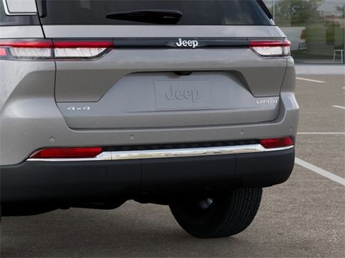 New 2025 Jeep Grand Cherokee Laredo X w/ Luxury Tech Group I image 13