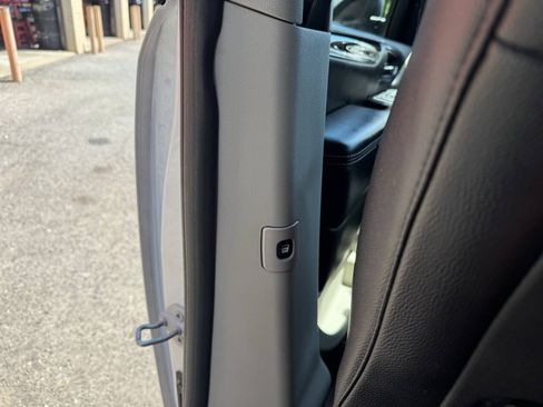 Used 2019 Dodge Grand Caravan SXT FWD image 19