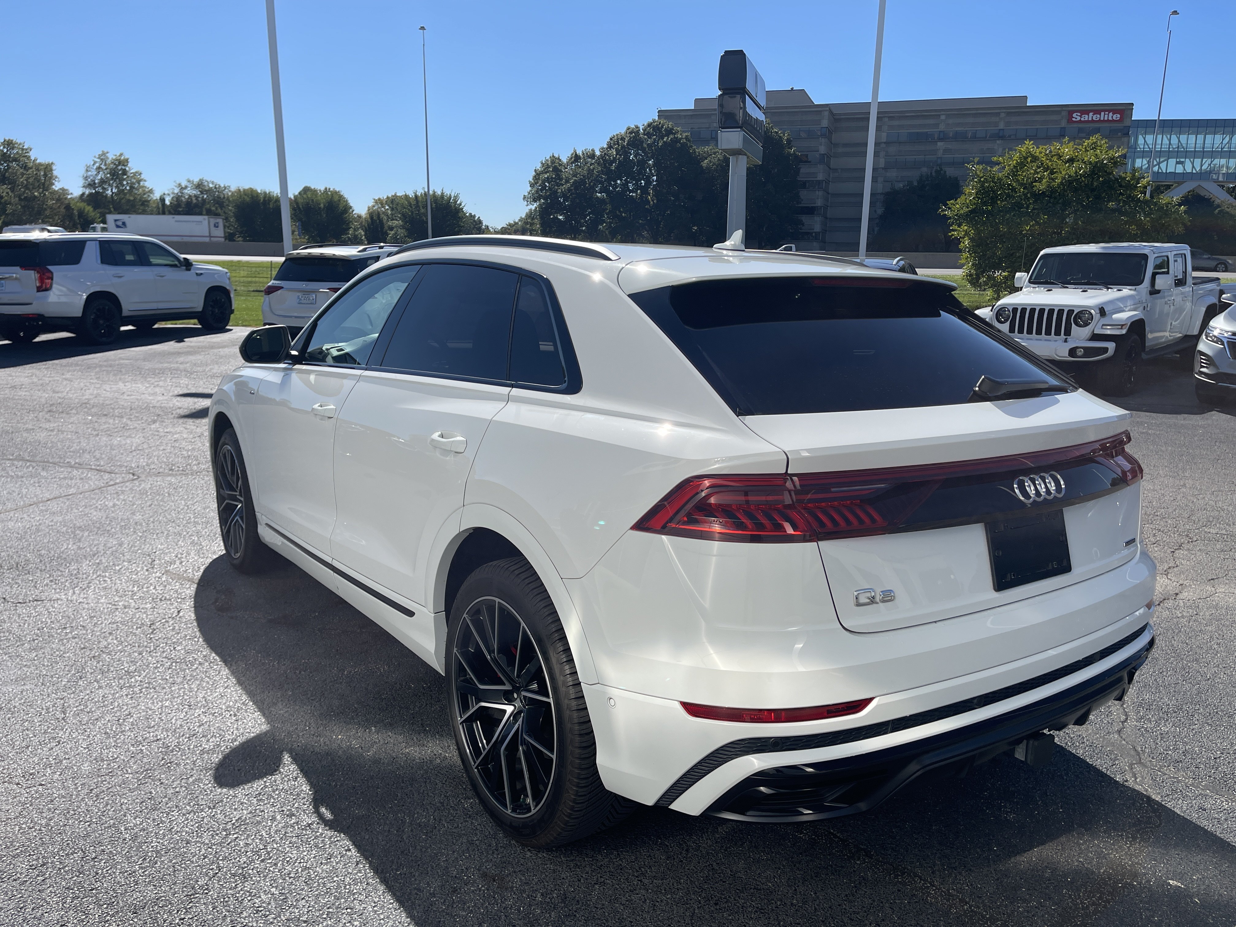 Used 2023 Audi Q8 Premium Plus AWD/4WD image 4