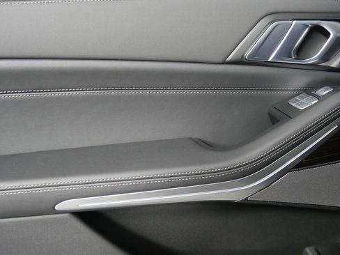 Used 2025 BMW X7 xDrive40i w/ Premium Package image 13