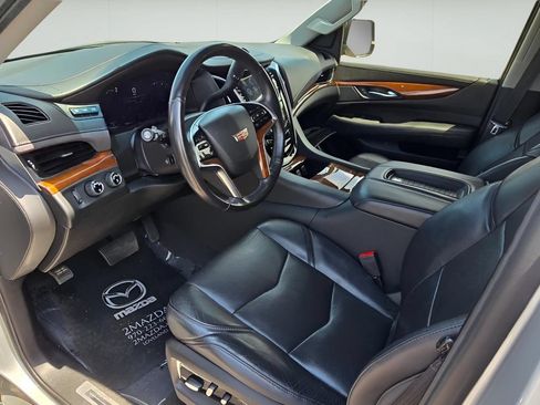 Used 2019 Cadillac Escalade Luxury AWD/4WD image 23
