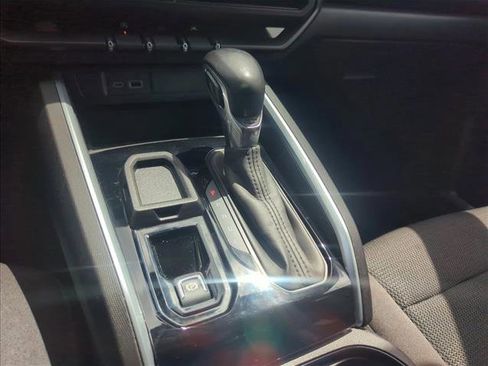 Used 2024 Chevrolet Colorado LT w/ LT Convenience Package image 8