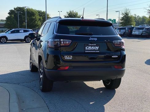 Used 2024 Jeep Compass Latitude AWD/4WD image 5