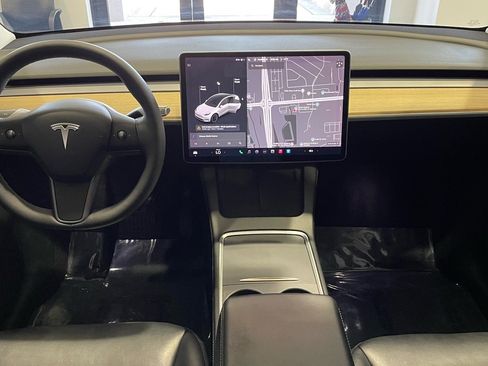 Used 2021 Tesla Model Y Long Range image 30