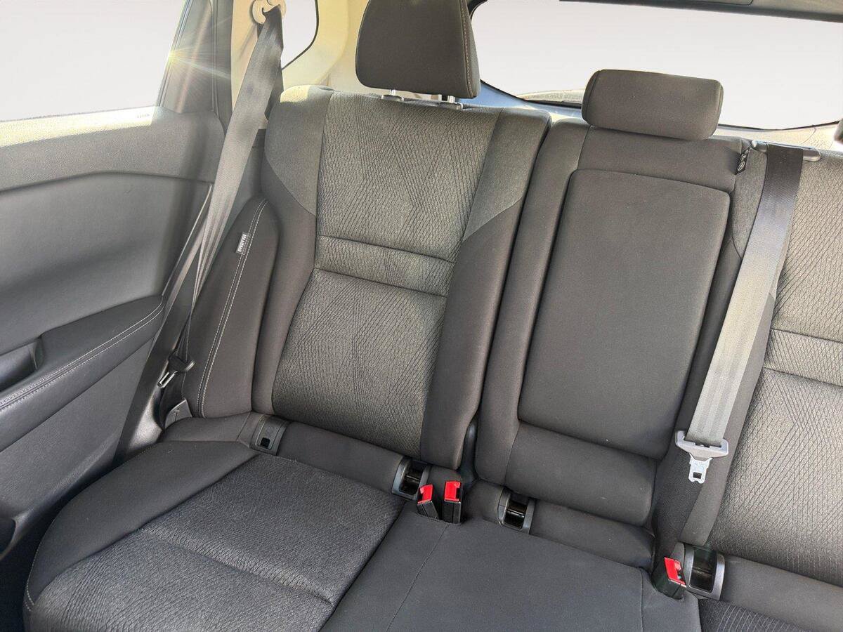 Used 2024 Nissan Rogue SV AWD/4WD image 13