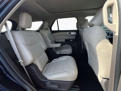 Used 2023 Ford Explorer Platinum w/ Technology Package AWD/4WD image 27