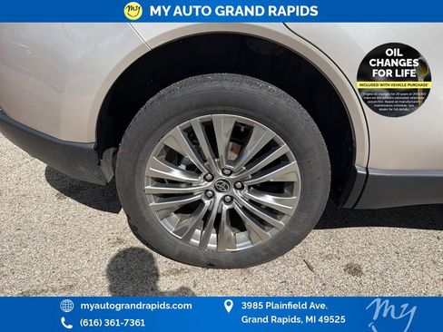 Used 2021 Toyota Venza Limited w/ Advanced Technology Package AWD/4WD image 33