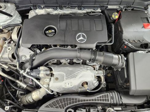 Used 2023 Mercedes-Benz GLB 250 4MATIC image 33
