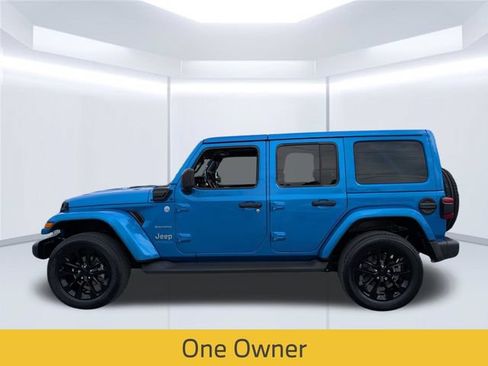 Used 2022 Jeep Wrangler Unlimited Sahara w/ Safety Group AWD/4WD image 2