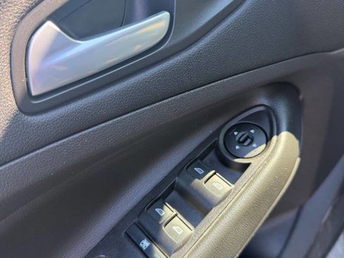 Used 2017 Ford Escape SE w/ SE Sport Appearance Package image 16