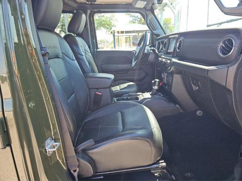 Used 2023 Jeep Wrangler Unlimited Sahara AWD/4WD image 11