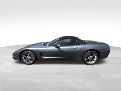 Used 2004 Chevrolet Corvette Convertible w/ Preferred Equipment Group RWD image 2
