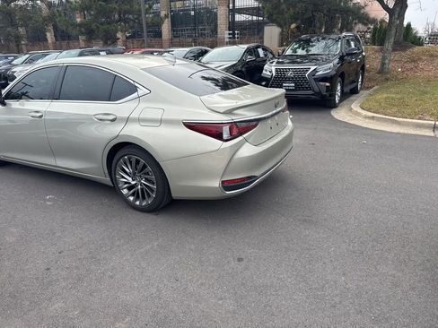 Certified 2025 Lexus ES 300h w/ Luxury Package image 7