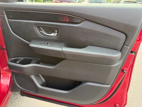 Used 2025 Honda Pilot TrailSport image 20