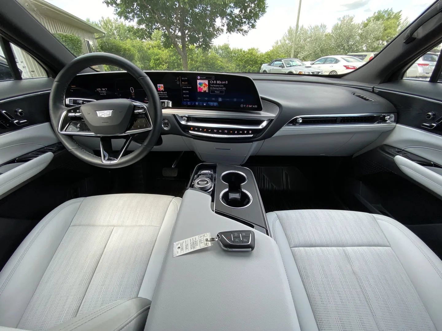 Used 2024 Cadillac Lyriq Luxury AWD/4WD image 16