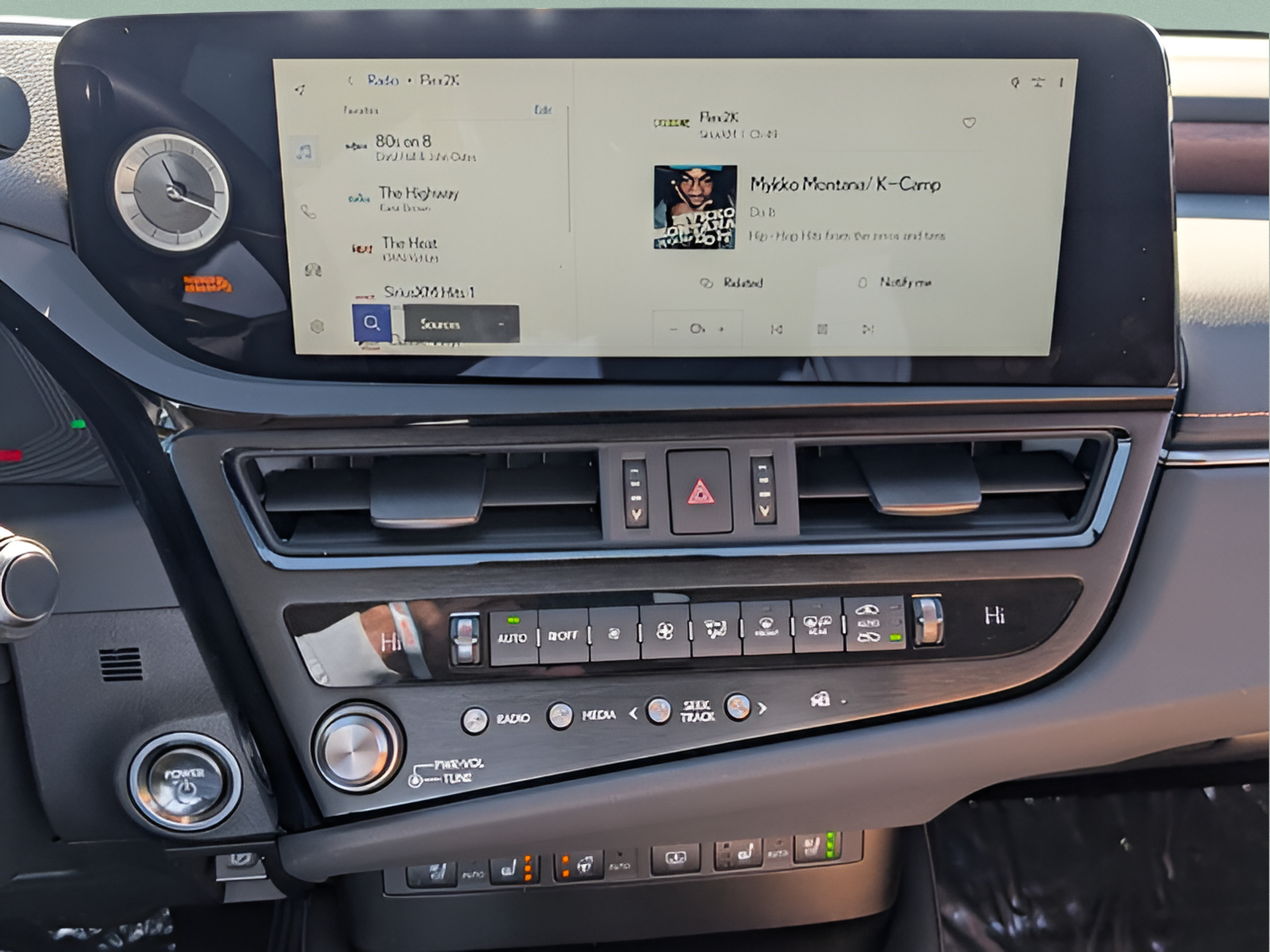 Certified 2025 Lexus ES 300h Ultra Luxury w/ Accessory Package (Z2) FWD image 17