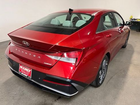 Used 2024 Hyundai Elantra Limited FWD image 3