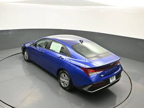 Used 2025 Hyundai Elantra SE FWD image 38