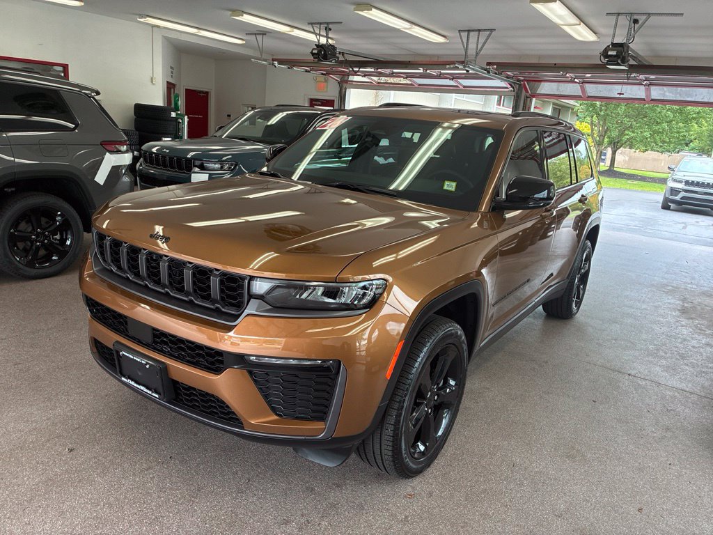 Used 2026 Jeep Grand Cherokee L Limited w/ Limited Altitude Package AWD/4WD image 5