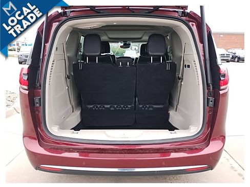Used 2022 Chrysler Pacifica Limited image 31