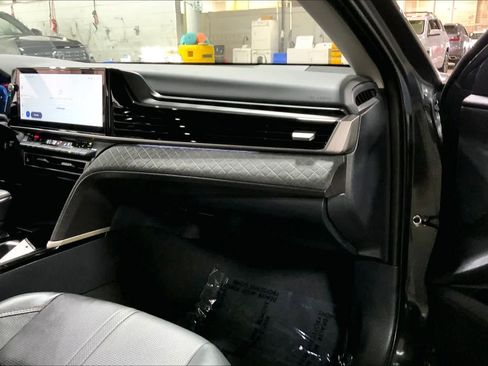 Used 2025 Toyota Camry XLE w/ Premium Plus Package image 19