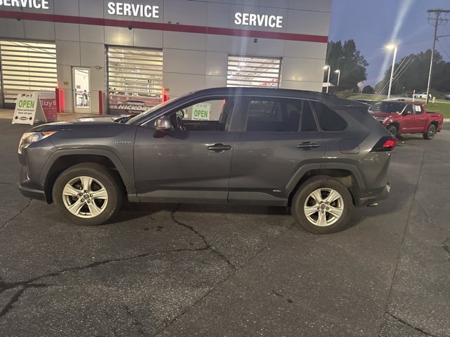 Used 2019 Toyota RAV4 LE w/ Carpet Mat Package AWD/4WD image 8