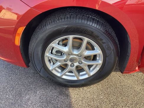 Used 2024 Chrysler Pacifica Touring-L image 42