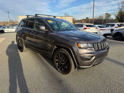 Used 2021 Jeep Grand Cherokee Laredo X image 9