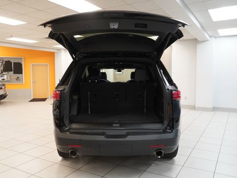 Used 2023 Chevrolet Traverse LT w/ LT Premium Package AWD/4WD image 10