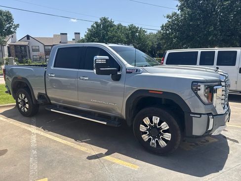 Used 2025 GMC Sierra 2500 Denali w/ Denali Reserve Package AWD/4WD image 7