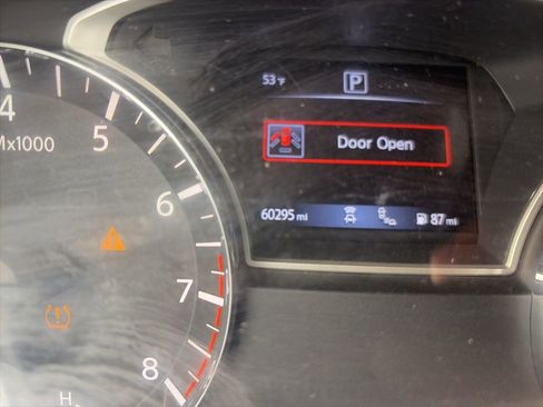 Used 2019 Nissan Pathfinder SV image 17