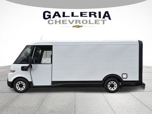 Used 2025 Chevrolet Brightdrop 600 w/ Power Door Package image 4