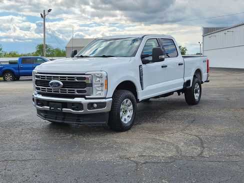 Used 2023 Ford F250 XLT AWD/4WD image 9